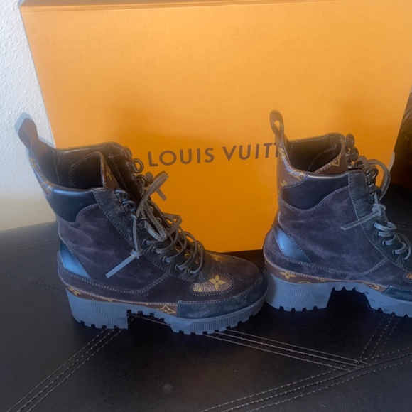 Shoes - Picture 4 of 4